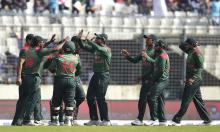 Bangladesh elect to bowl in series decider