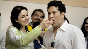 Sachin Tendulkar celebrated his 43rd birthday on Sunday with wife Anjali. There were kids also from \'Make-A-Wish India\' organisation. (Source: PTI)