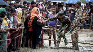Rohingya refugees queue for aid in Cox\'s Bazar, Bangladesh, September 28, 2017.