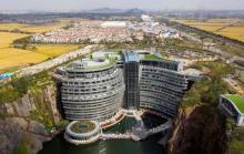 China opens luxury hotel in quarry